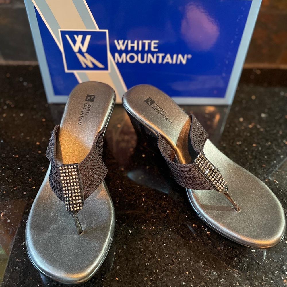 Like New White Mountain Sandal with Rhinestone Detail sz 7